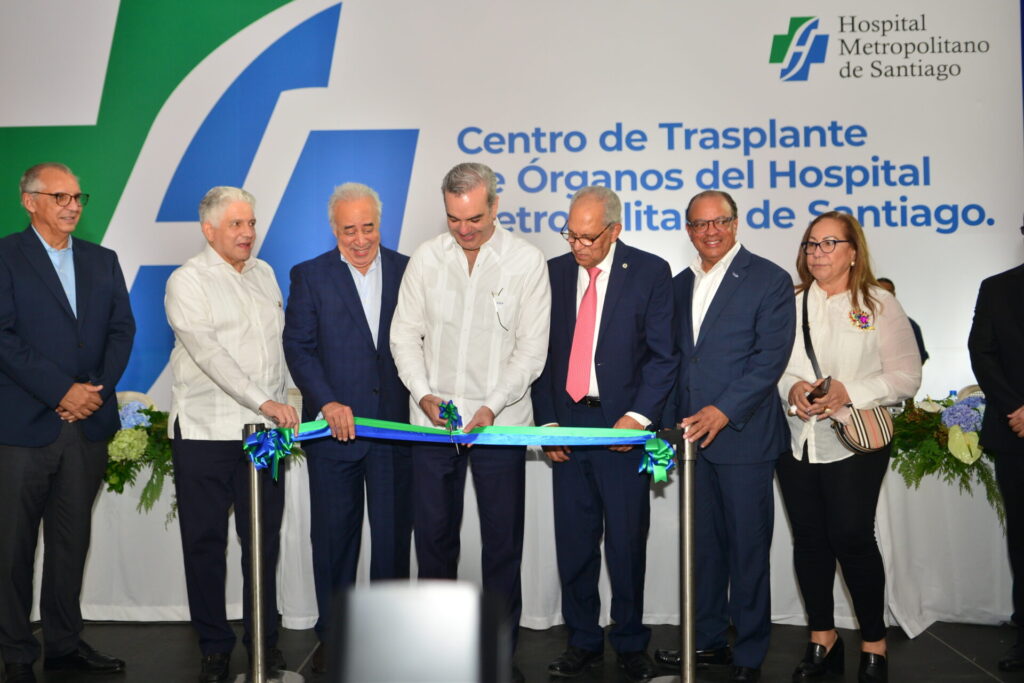 Presidente Luis Abinader asiste a inauguración del Centro de Trasplante de Órganos del Hospital Metropolitano de Santiago
