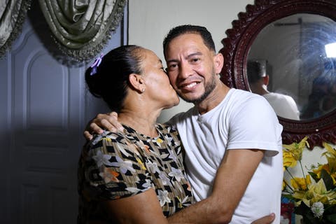 ¡Tierno! Madre dona riñón a su hijo tras dos años de diálisis